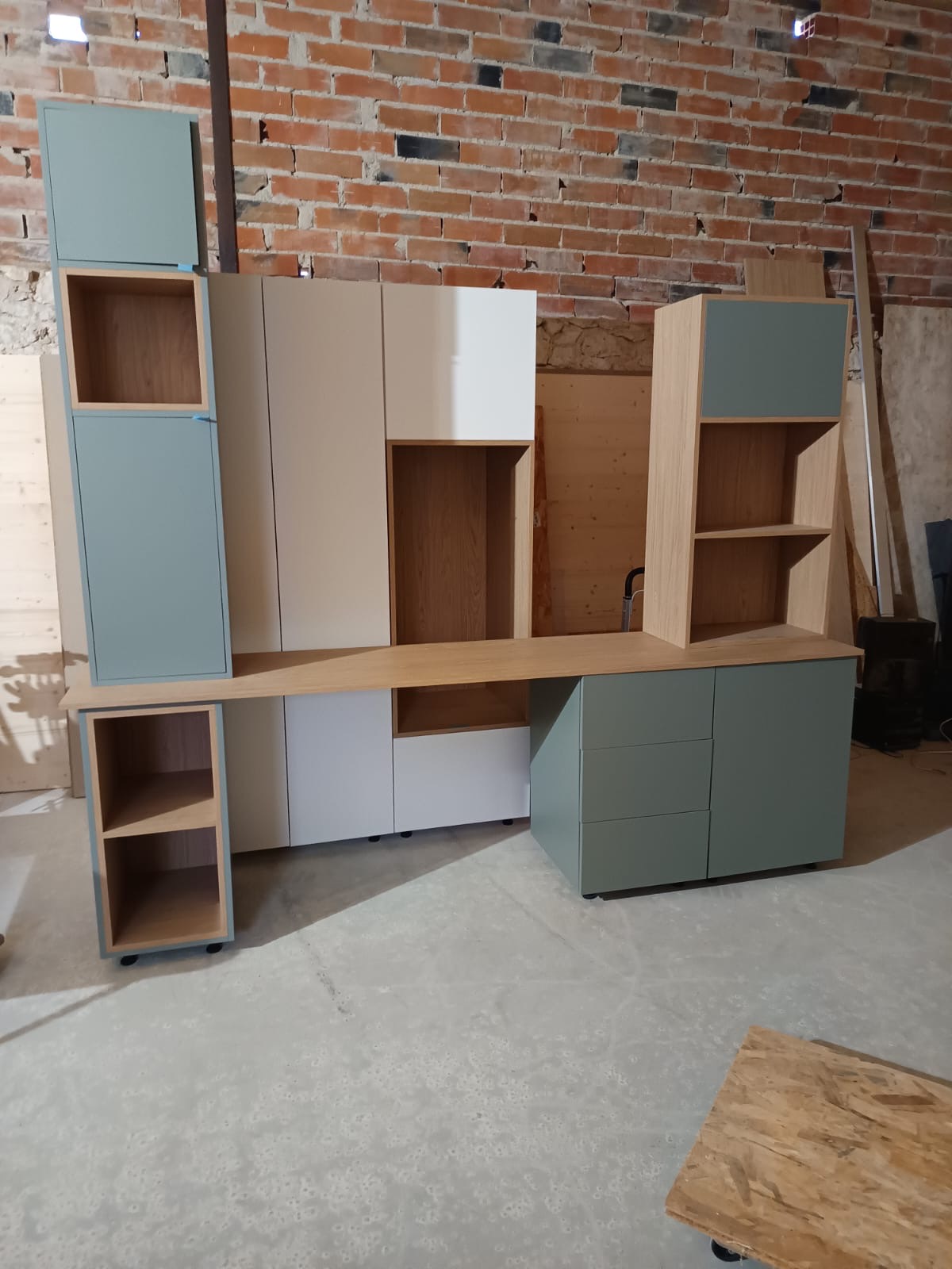 Bureau sur mesure en fabrication