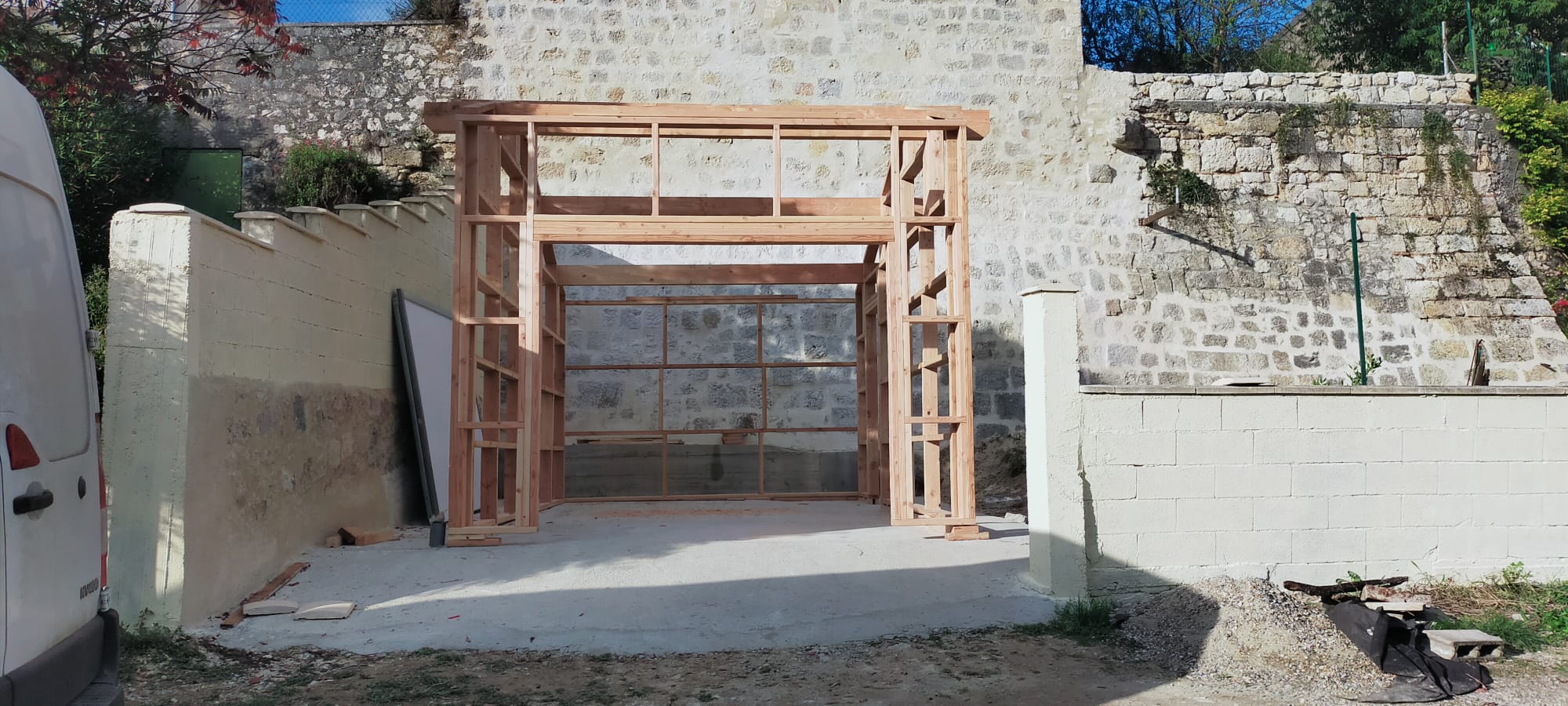 Construction du garage bois en cours